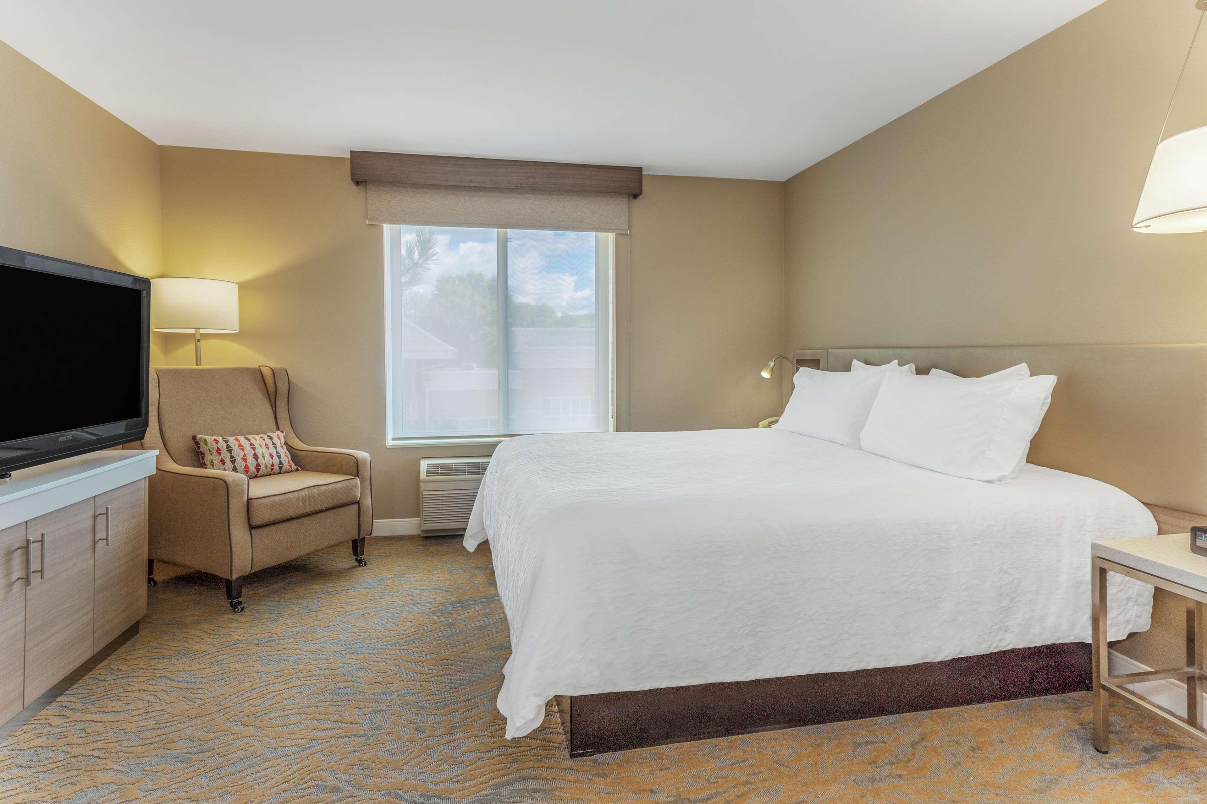 Hilton Garden Inn Saint Charles Exterior foto