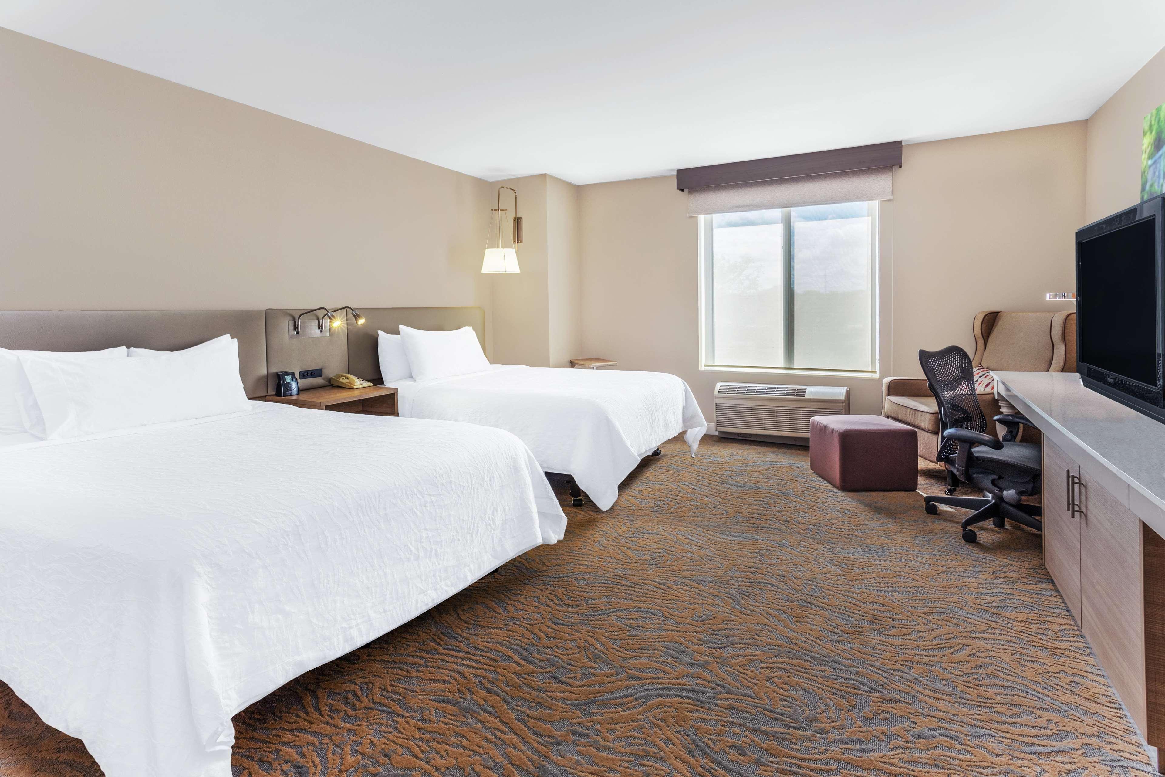Hilton Garden Inn Saint Charles Exterior foto