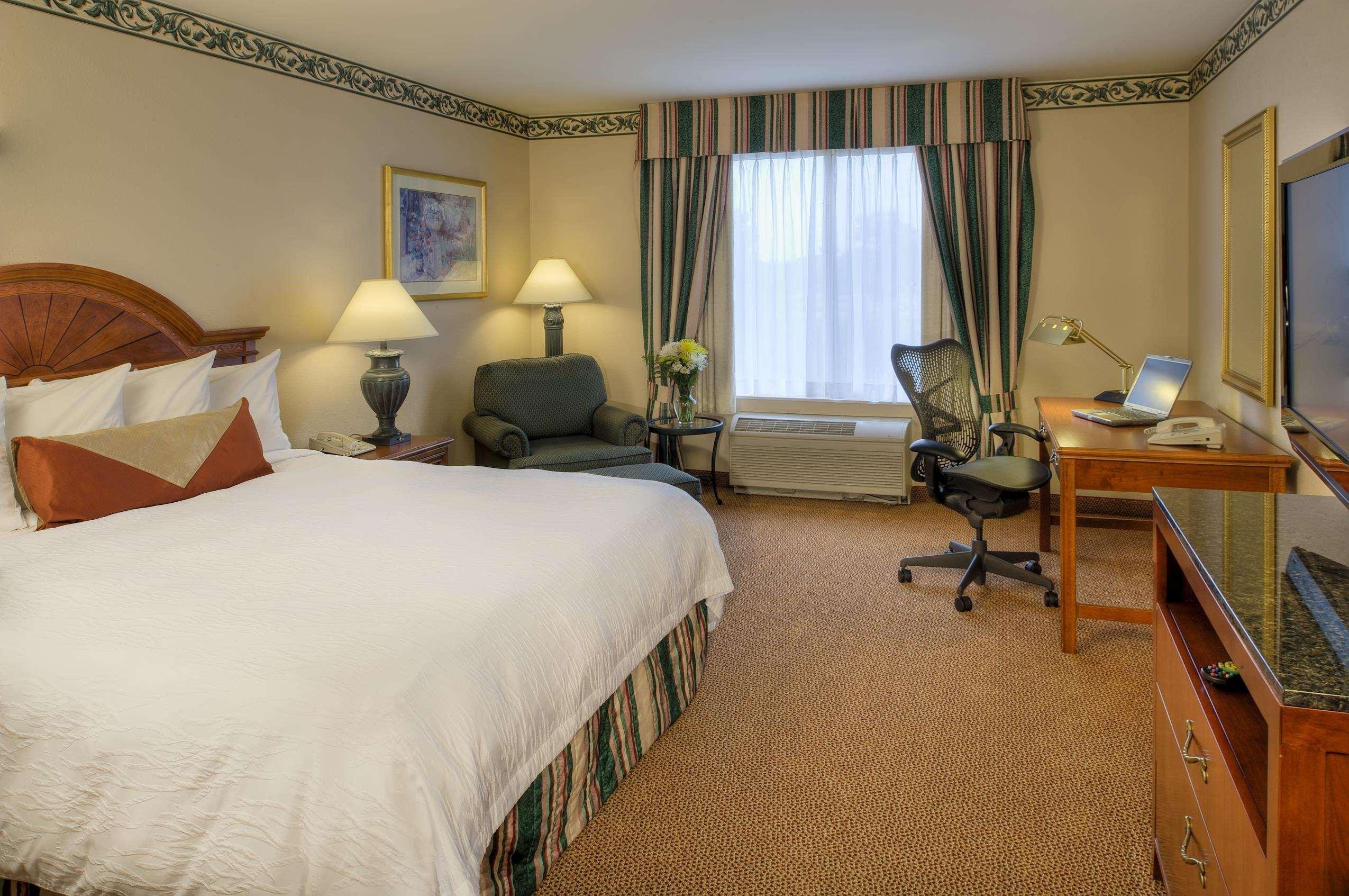Hilton Garden Inn Saint Charles Exterior foto