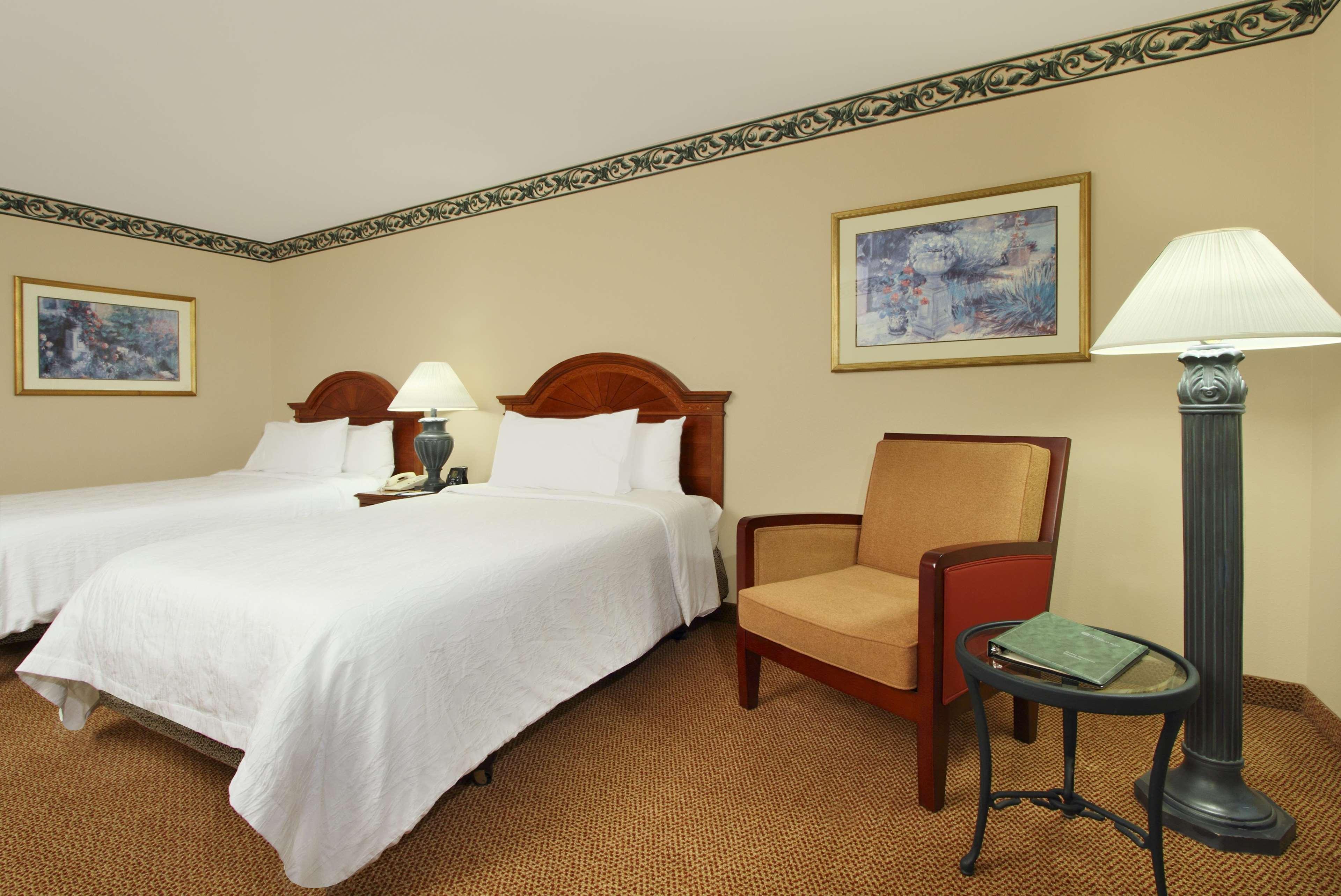 Hilton Garden Inn Saint Charles Exterior foto