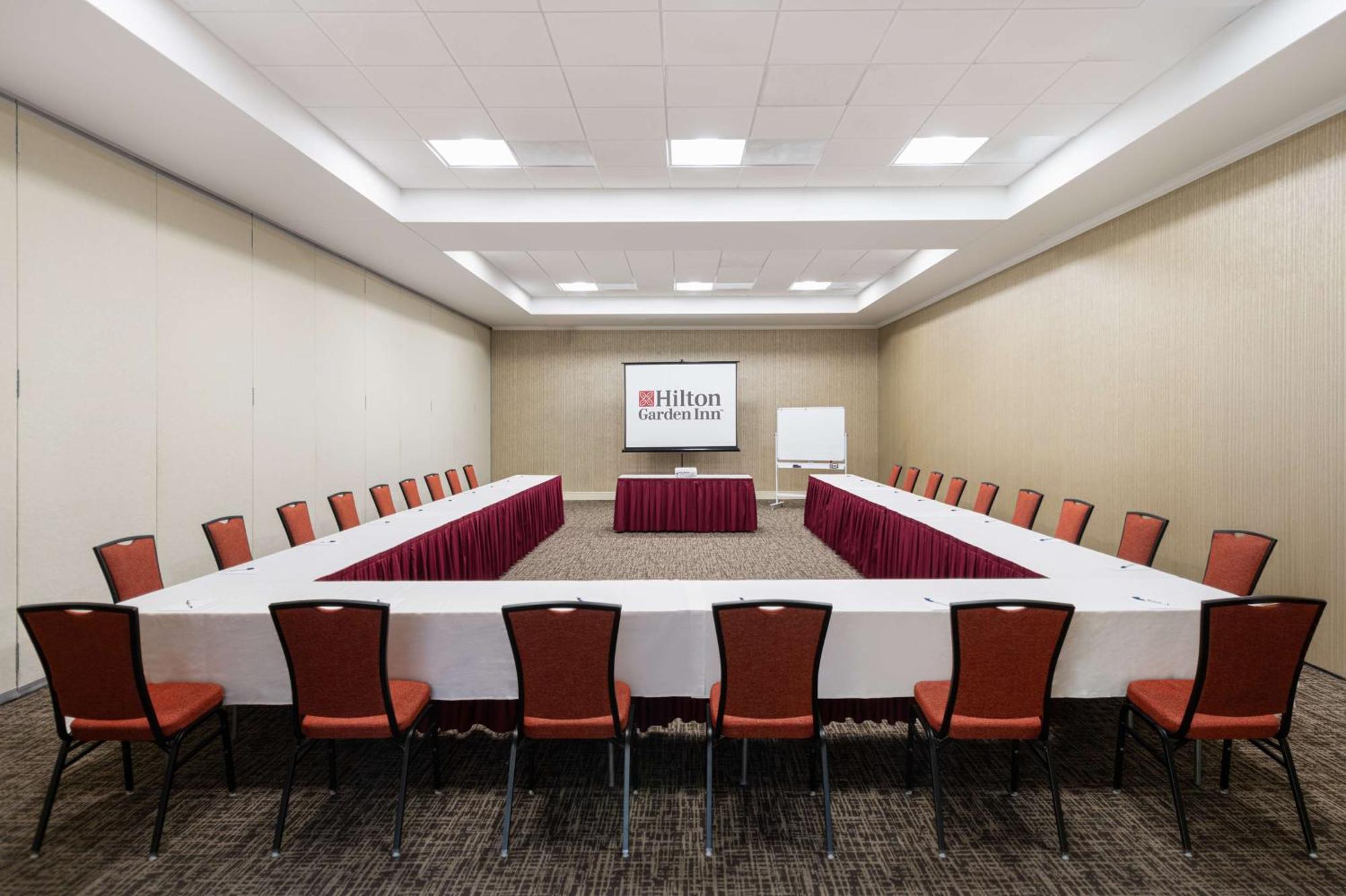 Hilton Garden Inn Saint Charles Exterior foto