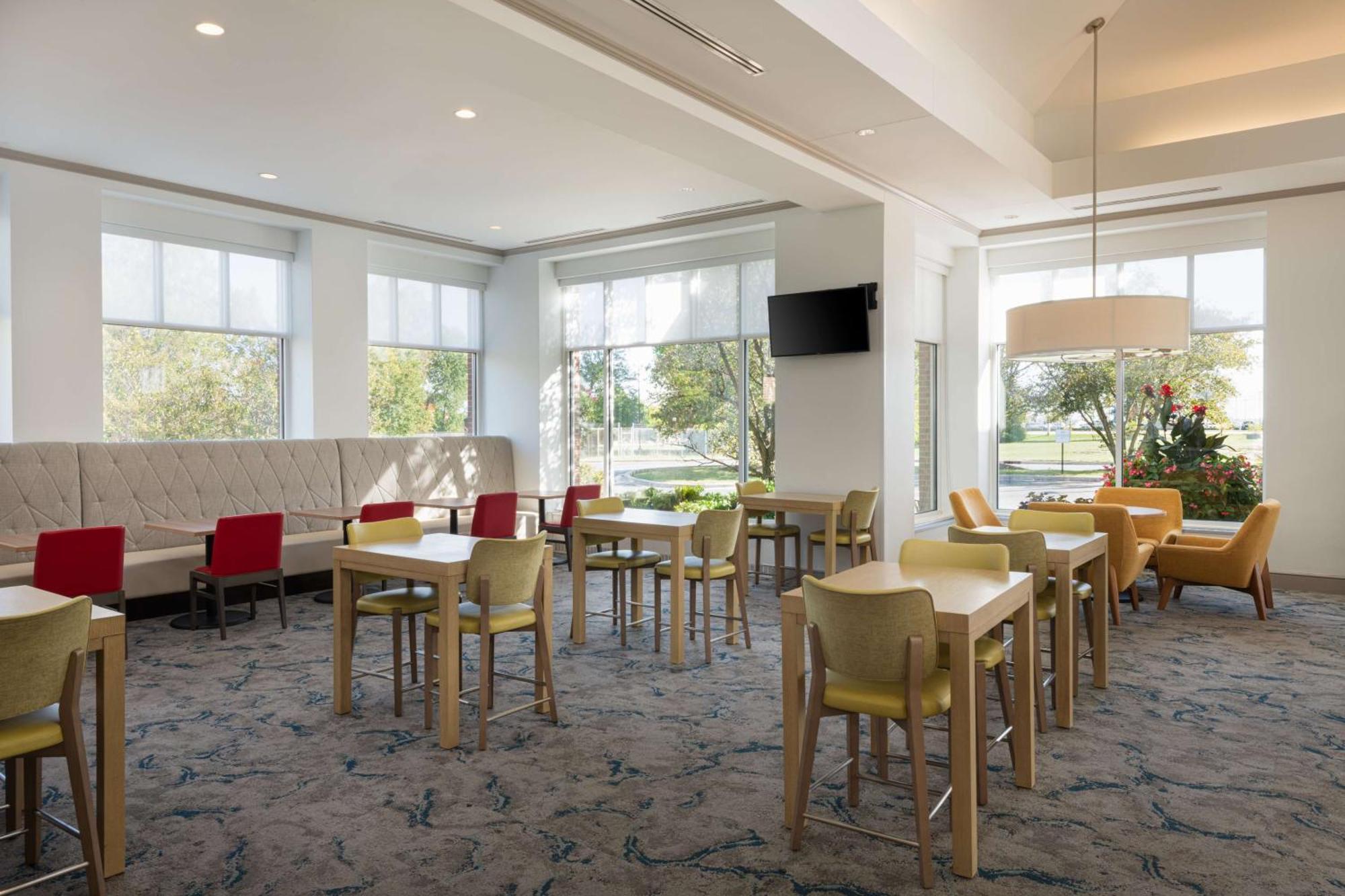 Hilton Garden Inn Saint Charles Exterior foto