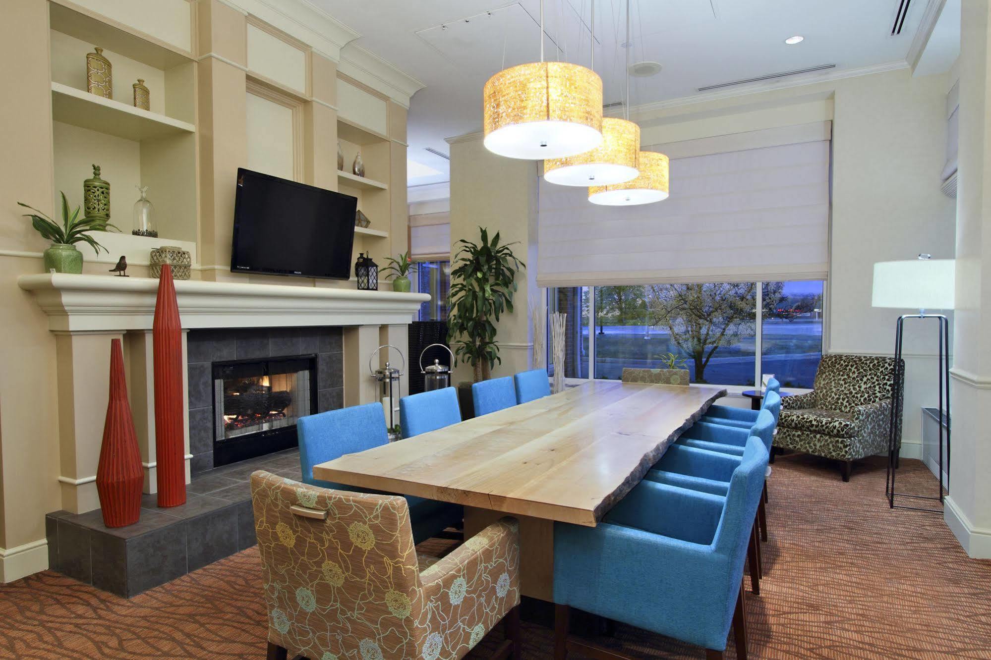 Hilton Garden Inn Saint Charles Exterior foto